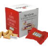 Seau avec des biscuits de fortune