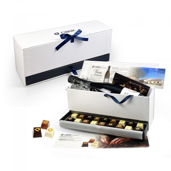 Cofre con botella de champagne y bombones premium - Imagen 4
